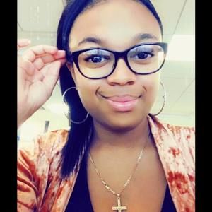 Meet your Posher, Nicole a.